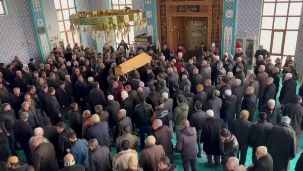 Depremin 4. gününden en acı kareler... Enkazda hayatını kaybedenler son yolculuğuna uğurlandı! 4