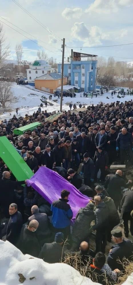Depremin 4. gününden en acı kareler... Enkazda hayatını kaybedenler son yolculuğuna uğurlandı! 2