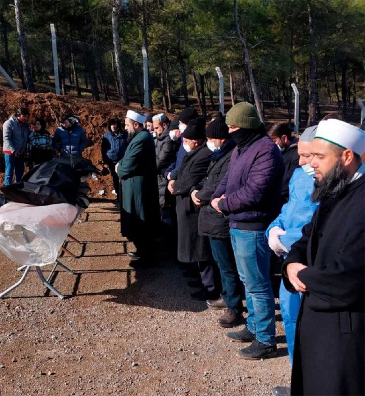 Diyanetten kahreden fetva! Salgın, hastalık, deprem vb. hallerde ihtiyaç duyulduğu takdirde cenazelerin ceset torbasıyla gömülmesi caizdir 10