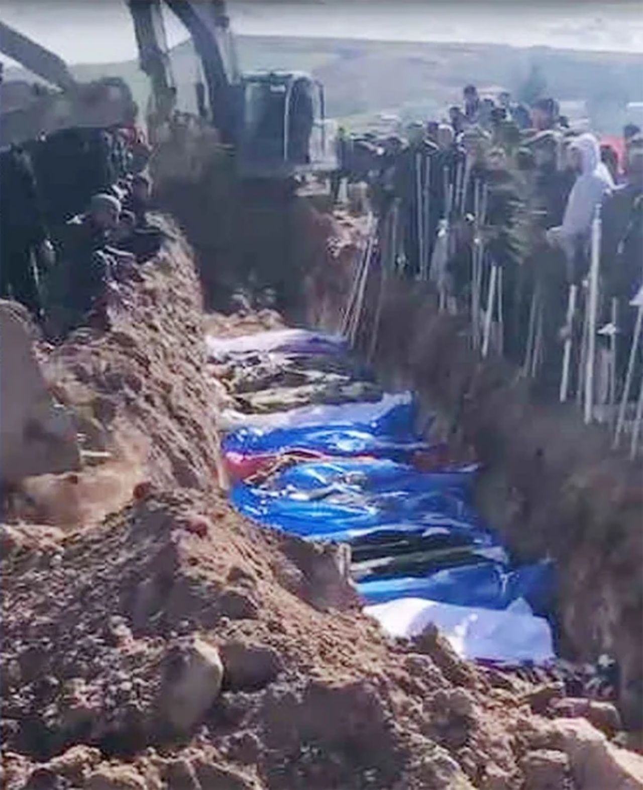 Diyanetten kahreden fetva! Salgın, hastalık, deprem vb. hallerde ihtiyaç duyulduğu takdirde cenazelerin ceset torbasıyla gömülmesi caizdir 3