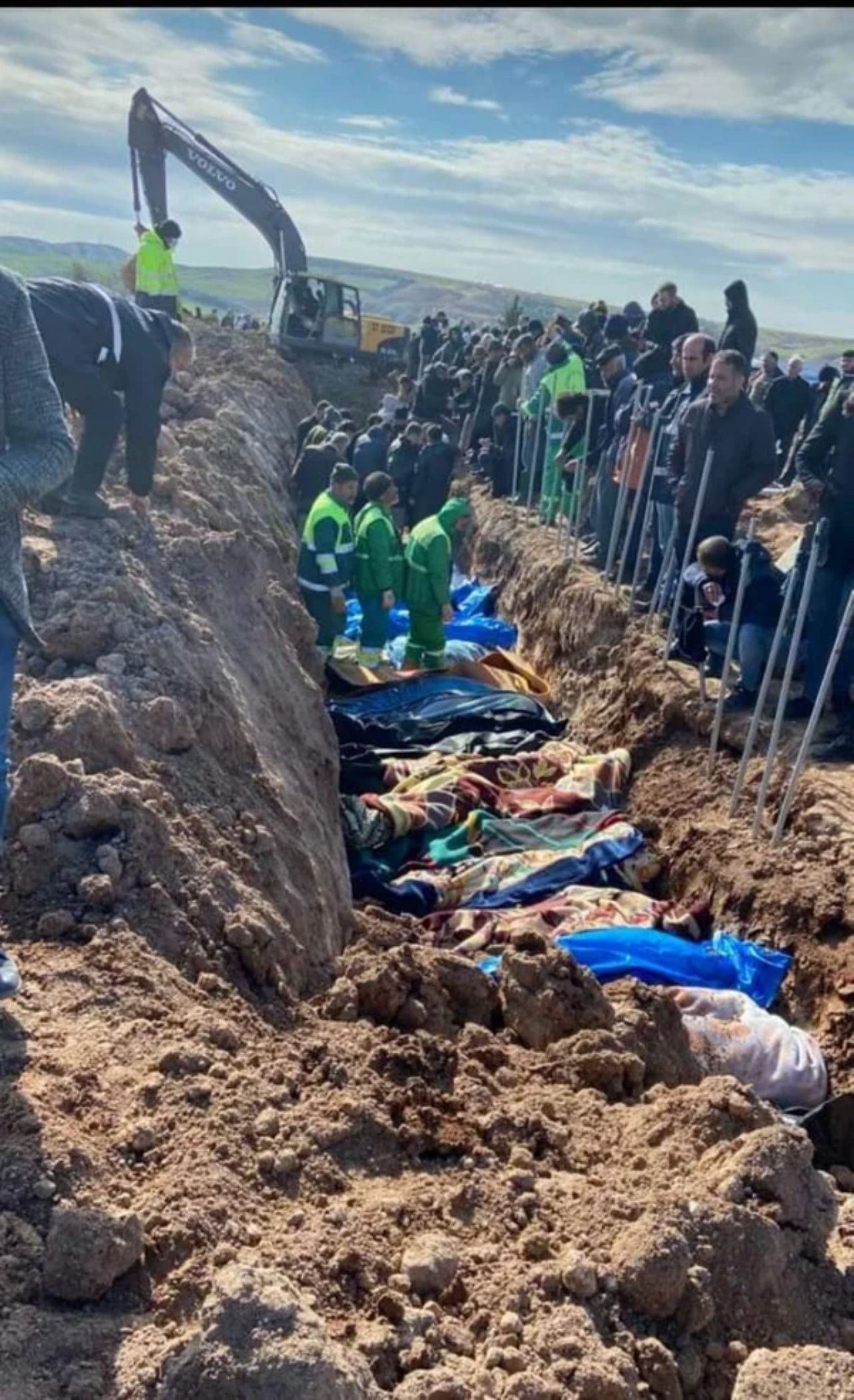 Diyanetten kahreden fetva! Salgın, hastalık, deprem vb. hallerde ihtiyaç duyulduğu takdirde cenazelerin ceset torbasıyla gömülmesi caizdir 5
