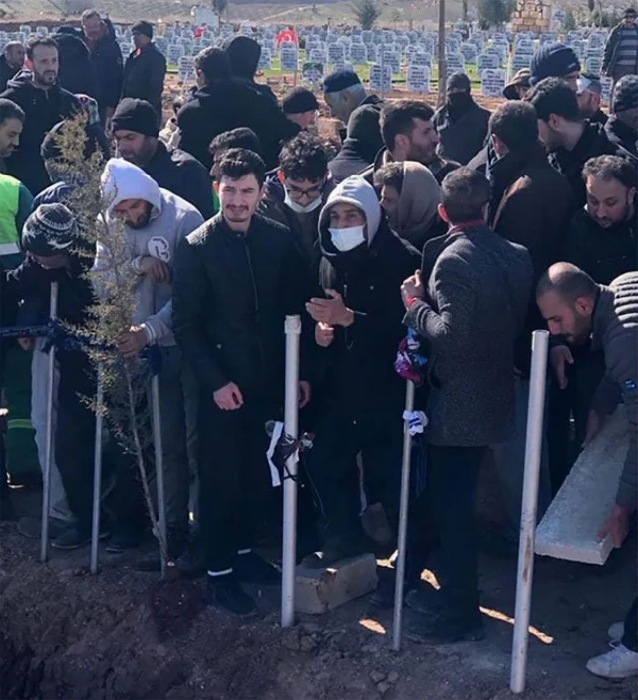Diyanetten kahreden fetva! Salgın, hastalık, deprem vb. hallerde ihtiyaç duyulduğu takdirde cenazelerin ceset torbasıyla gömülmesi caizdir 6