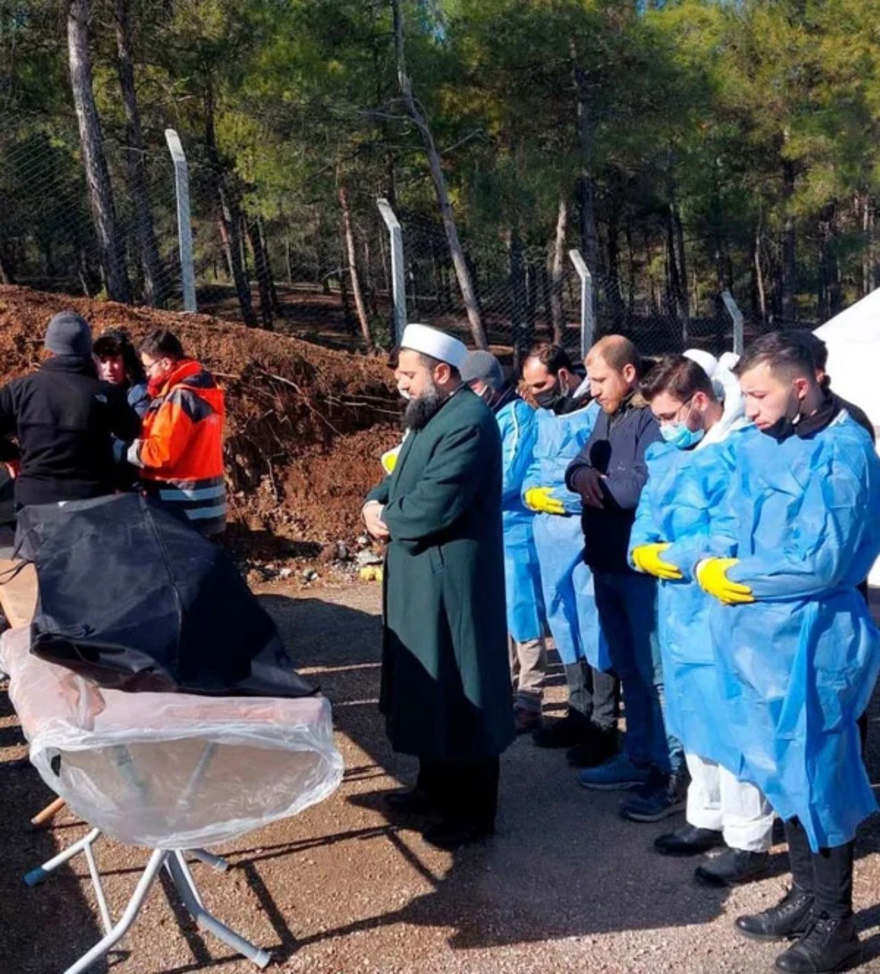 Diyanetten kahreden fetva! Salgın, hastalık, deprem vb. hallerde ihtiyaç duyulduğu takdirde cenazelerin ceset torbasıyla gömülmesi caizdir 7