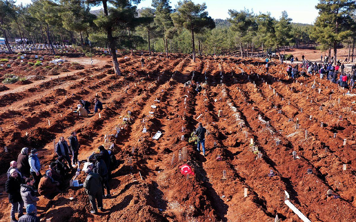 Kahramanmaraş'taki toplu mezarlar felaketin boyutunu ortaya koydu 1