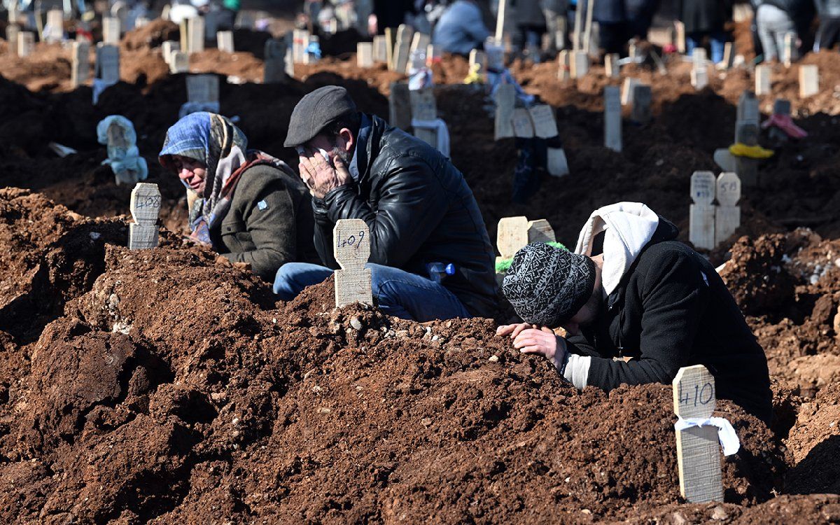 Kahramanmaraş'taki toplu mezarlar felaketin boyutunu ortaya koydu 3