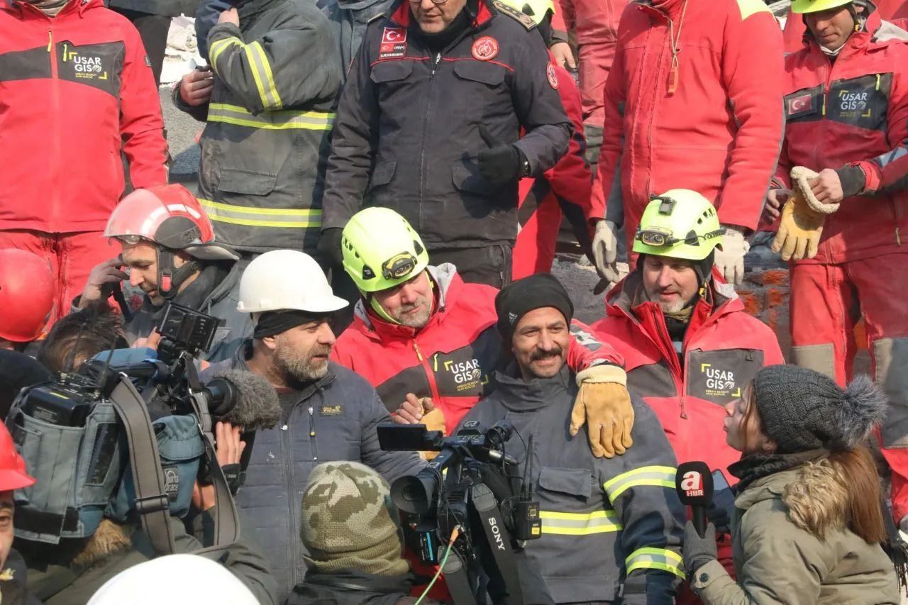8 rakamı sayesinde 102 saat sonra enkazdan kurtarıldı... 8
