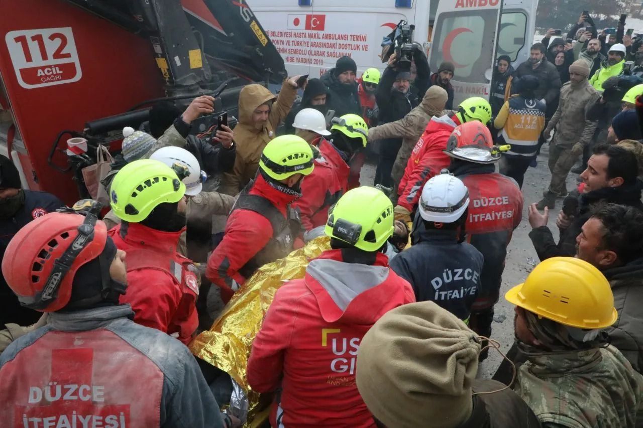 8 rakamı sayesinde 102 saat sonra enkazdan kurtarıldı... 5