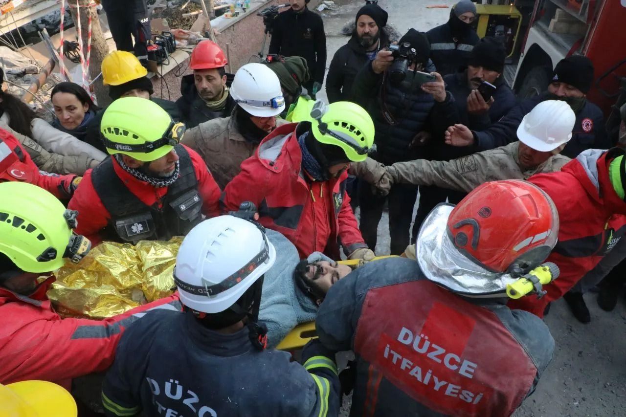8 rakamı sayesinde 102 saat sonra enkazdan kurtarıldı... 3