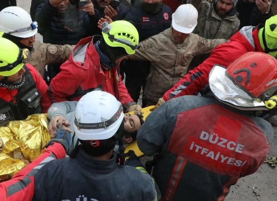 8 rakamı sayesinde 102 saat sonra enkazdan kurtarıldı... 4