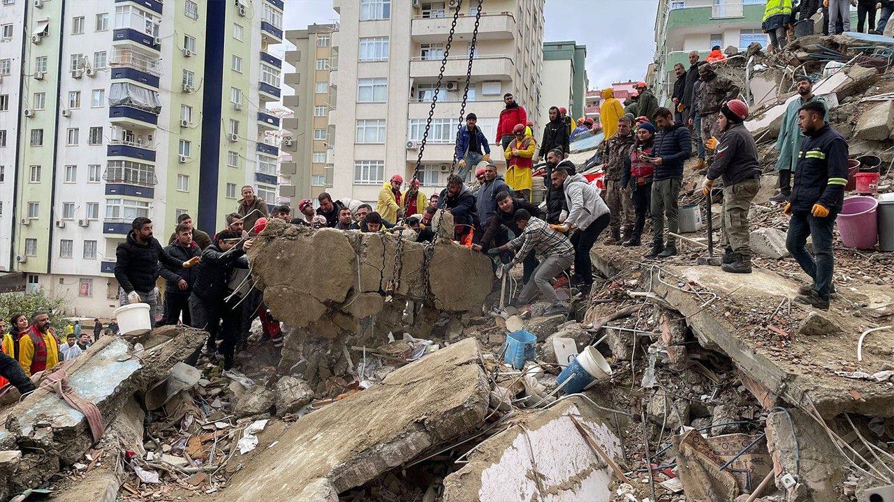 Yıkıcı depremin ardından uzman isim uyarıda bulundu: Artış şoklarını maalesef yaşayacağız! 2