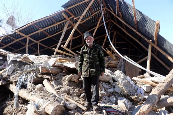Depremde eşini kaybetti! Tek tesellisi kurtardığı 4 kedisi oldu 2