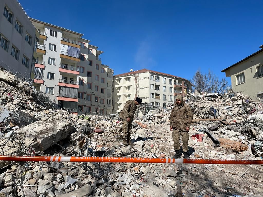 AK Parti milletvekili Erol Kaya'dan dikkat çeken öneri: Depremin unutulmaması için açık hava müzesi oluşturulmalı 3