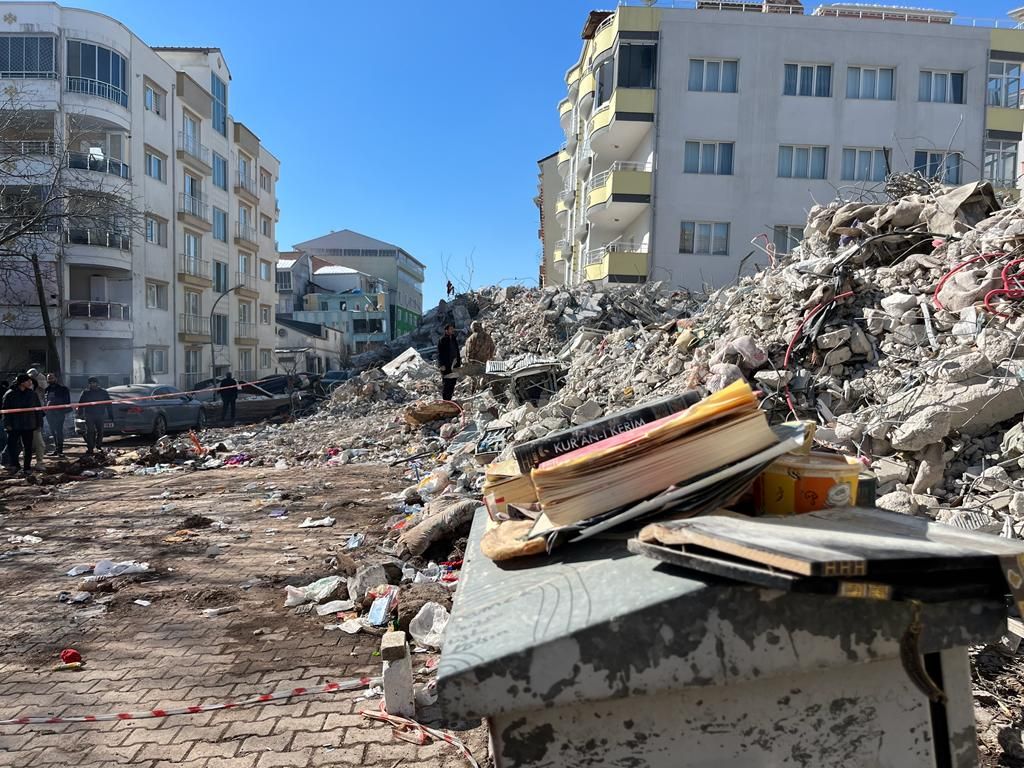AK Parti milletvekili Erol Kaya'dan dikkat çeken öneri: Depremin unutulmaması için açık hava müzesi oluşturulmalı 4