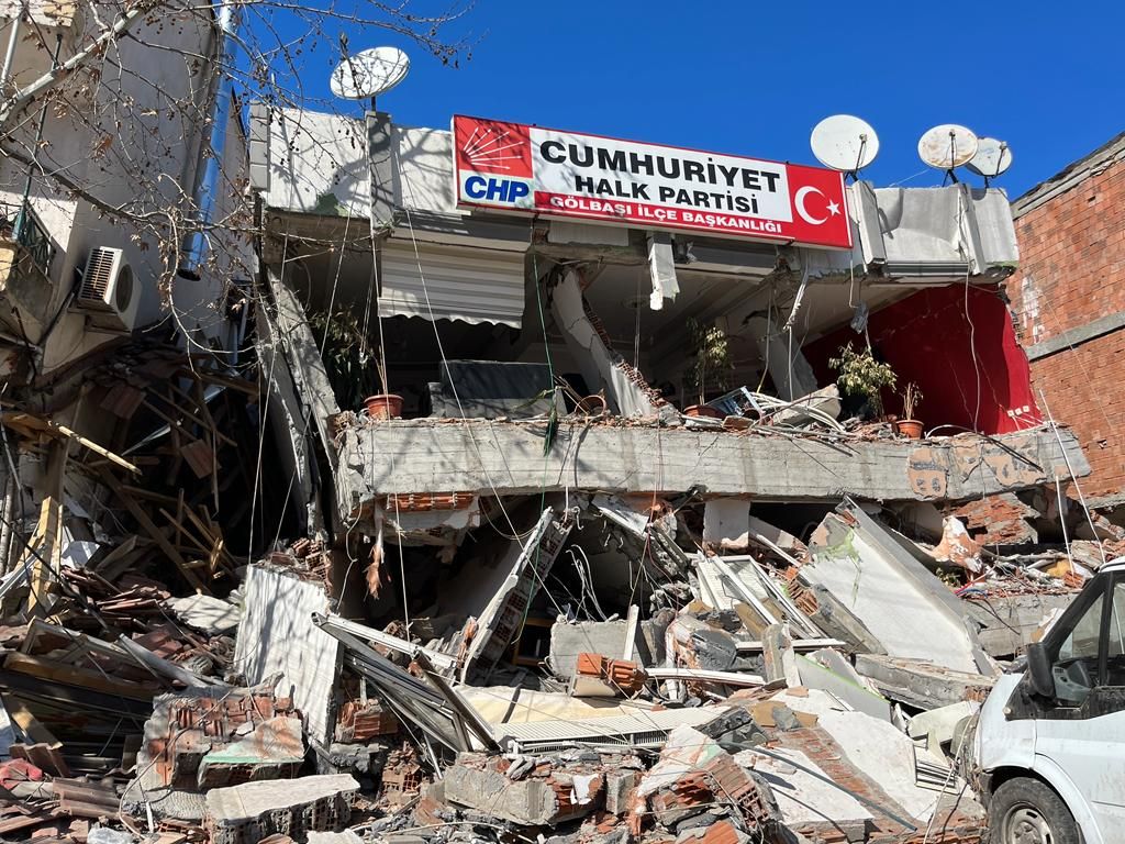 AK Parti milletvekili Erol Kaya'dan dikkat çeken öneri: Depremin unutulmaması için açık hava müzesi oluşturulmalı 7