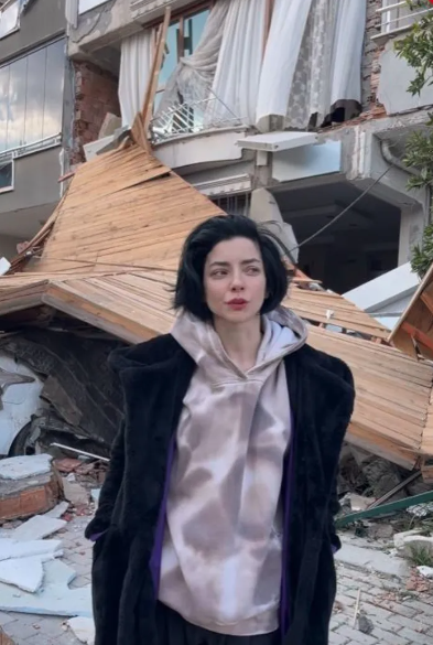 Elbistan'a giden Merve Boluğur depremzedelerle buluştu 1
