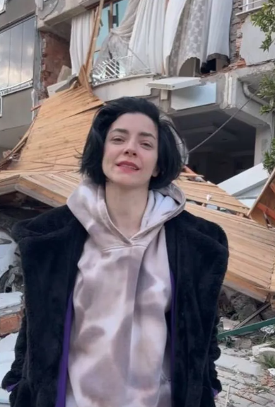 Elbistan'a giden Merve Boluğur depremzedelerle buluştu 8