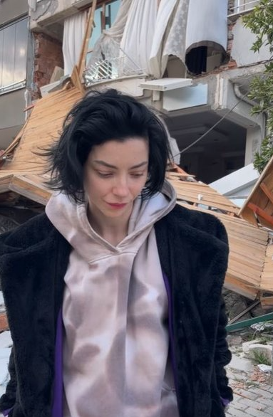 Elbistan'a giden Merve Boluğur depremzedelerle buluştu 7