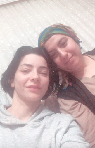 Elbistan'a giden Merve Boluğur depremzedelerle buluştu 5