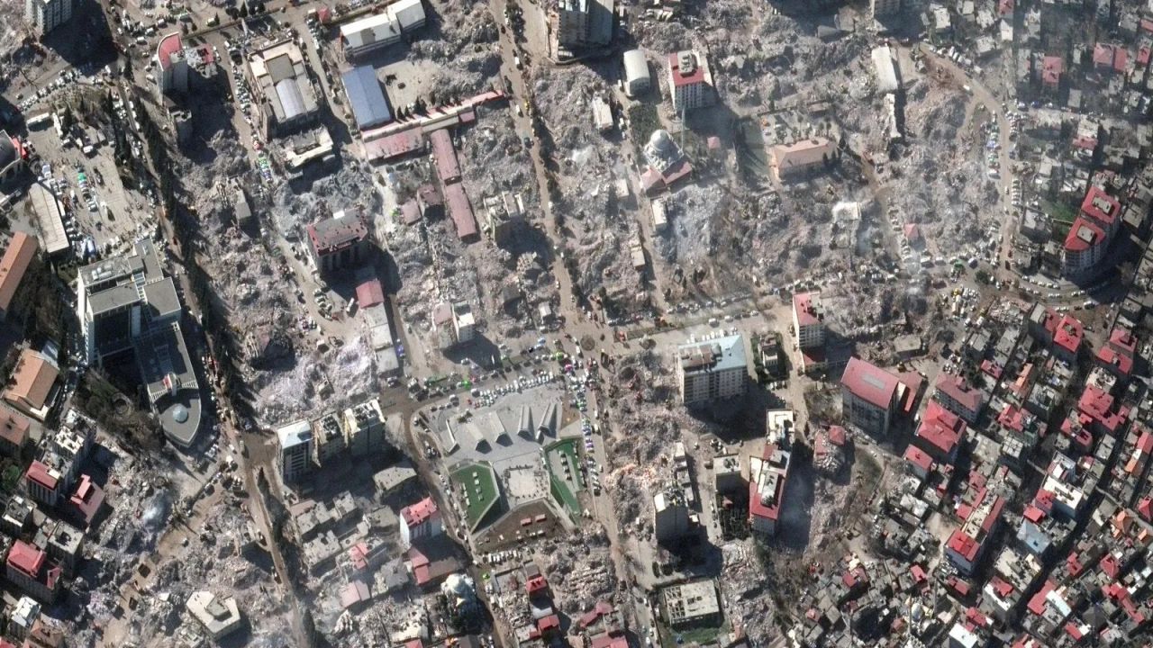 Deprem uydudan görüntülendi, asrın felaketi gözler önüne serildi 16