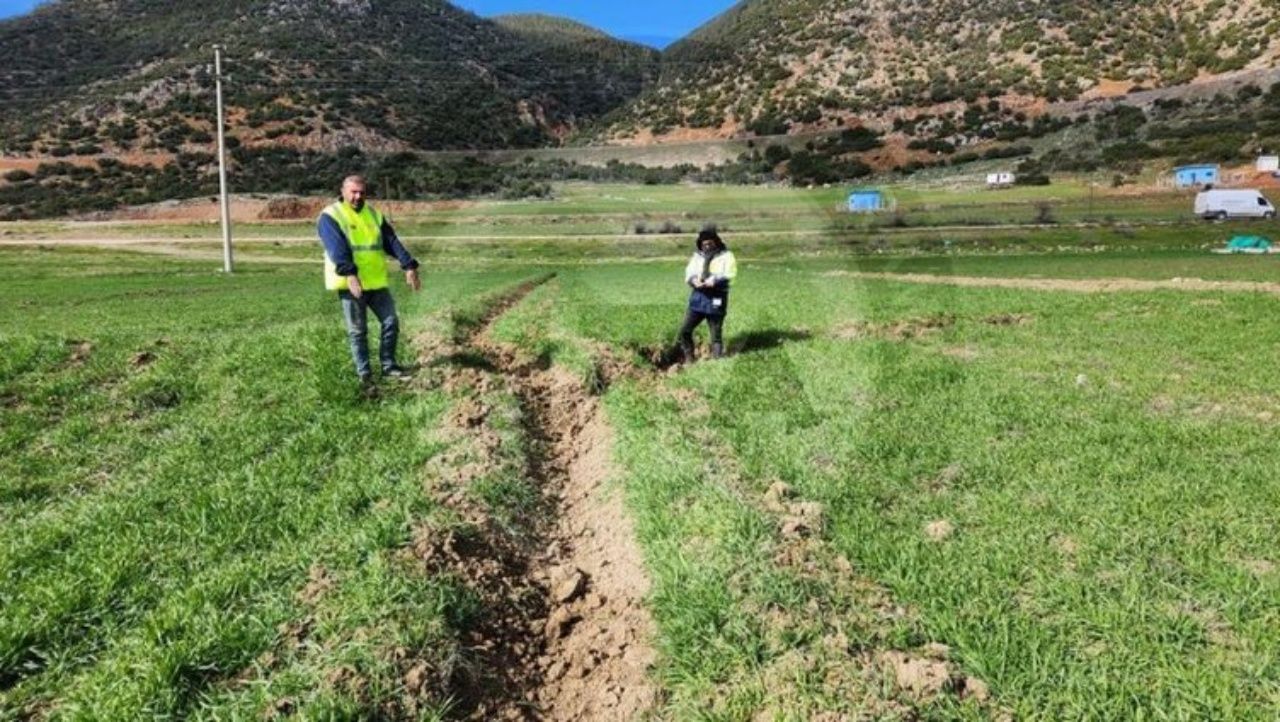 Tarlalar, yollar yer değiştirdi! MTA depremin şiddetini ortaya koyan raporunu açıkladı 2