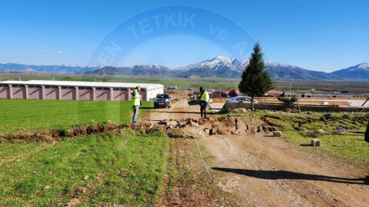 Tarlalar, yollar yer değiştirdi! MTA depremin şiddetini ortaya koyan raporunu açıkladı 6