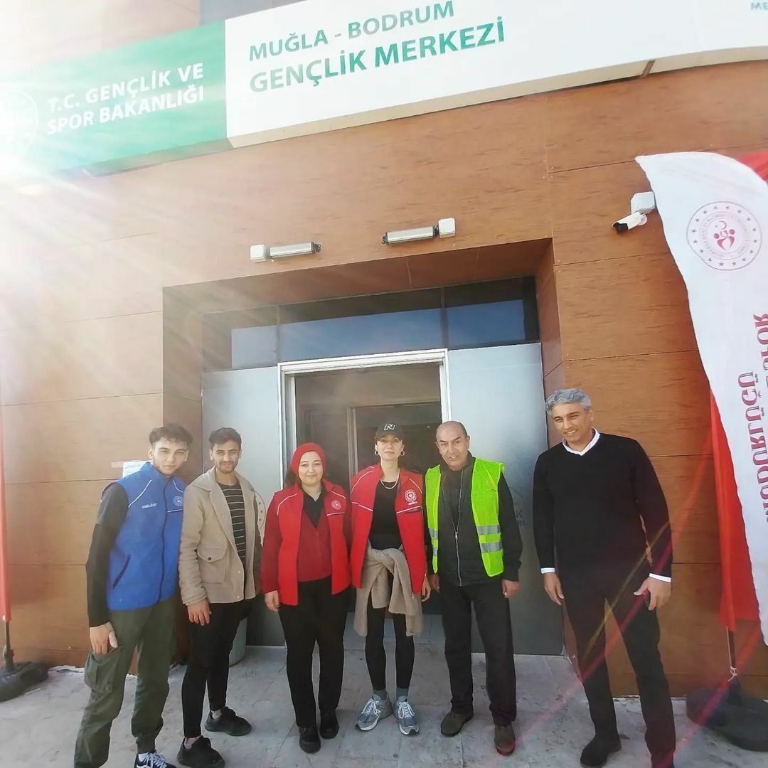 Birce Akalay'dan depremzedelere yardım kampanyasına destek 1