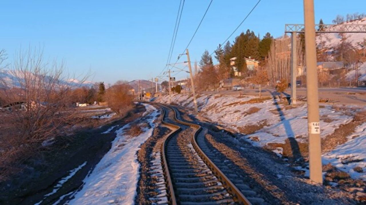 Yıkımın korkunç boyutu! Adıyaman'da depremde yamulan tren rayları havadan görüntülendi 2