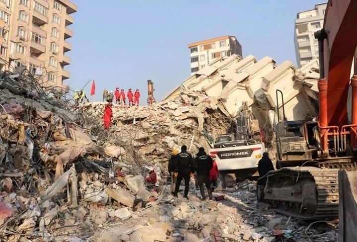 29 bloğun 25'inin yerle bir olduğu Ebrar Sitesi'nin kolonlarından alınan örnekler şaşkına çevirdi 1