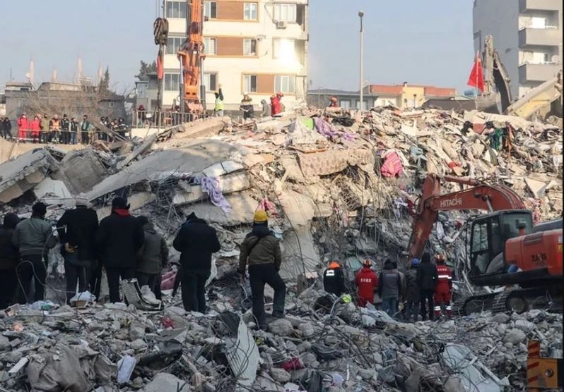 29 bloğun 25'inin yerle bir olduğu Ebrar Sitesi'nin kolonlarından alınan örnekler şaşkına çevirdi 4