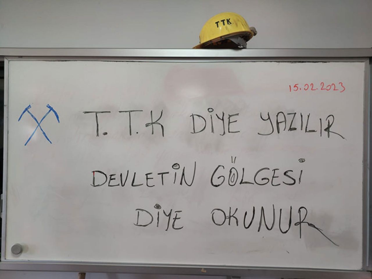 Bir avuç kömür için bir ömür verenler: Madencilerin Adıyaman'da tahtaya yazdığı yazılar duygulandırdı 4