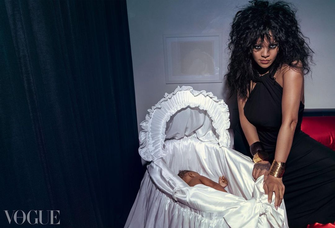 İkinci bebeğine hamile olan Rihanna, oğluyla objektif karşısına geçti 8