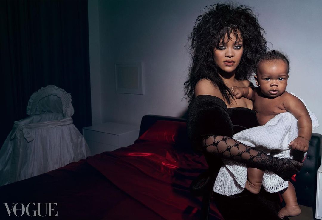 İkinci bebeğine hamile olan Rihanna, oğluyla objektif karşısına geçti 7