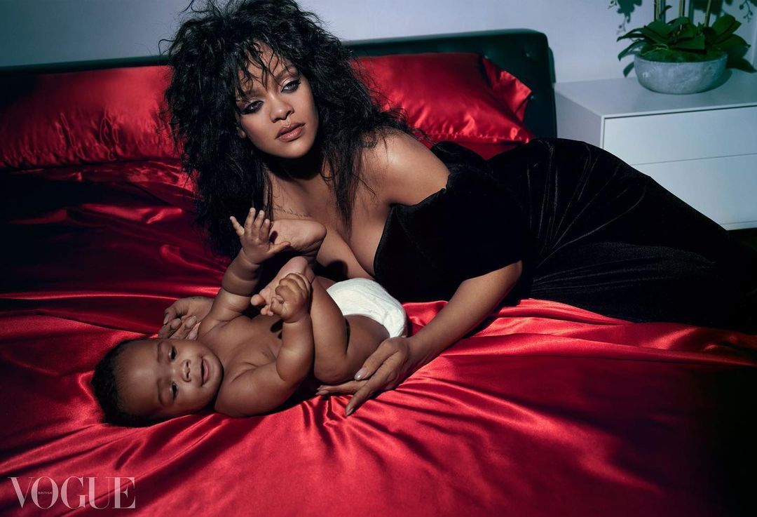 İkinci bebeğine hamile olan Rihanna, oğluyla objektif karşısına geçti 6