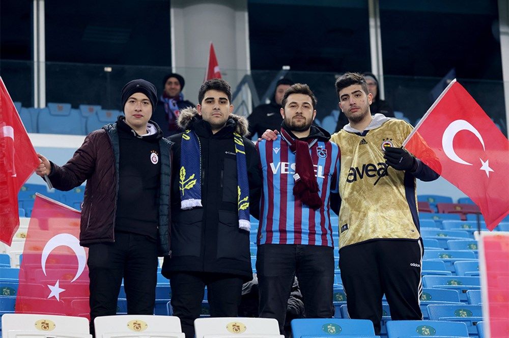 Trabzon tribünlerinde omuz omuza! 1