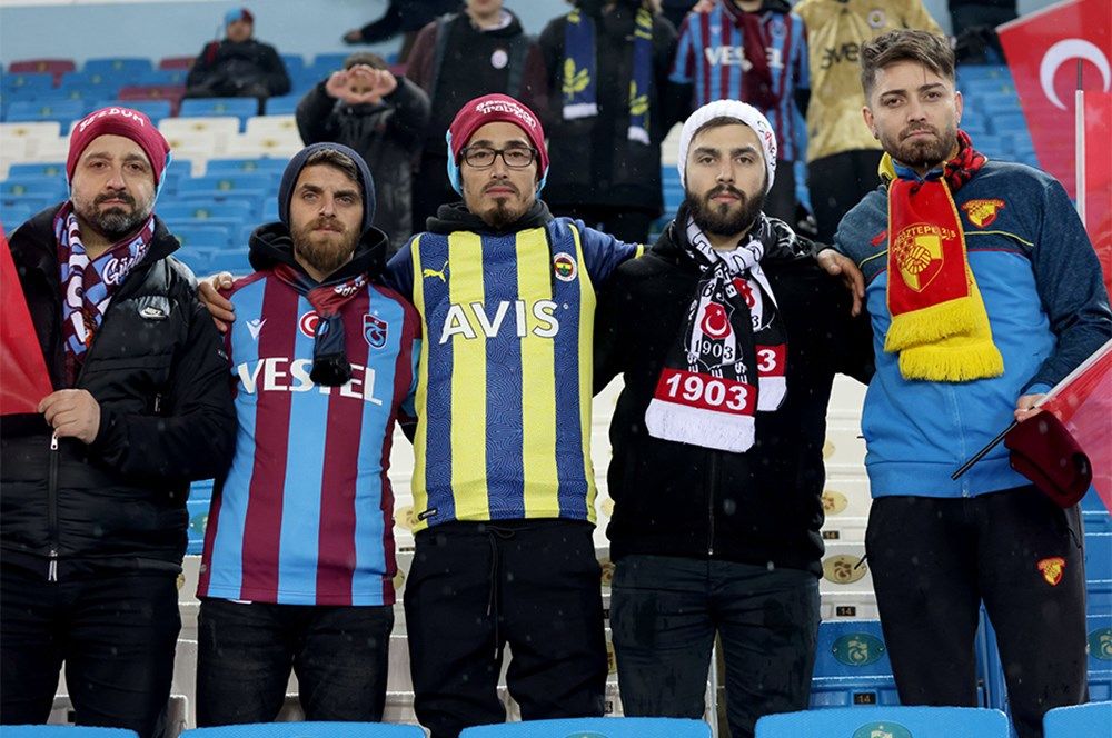 Trabzon tribünlerinde omuz omuza! 2