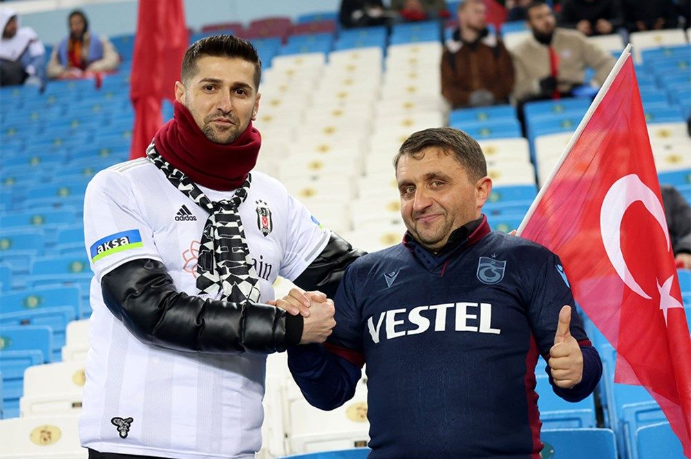 Trabzon tribünlerinde omuz omuza! 6