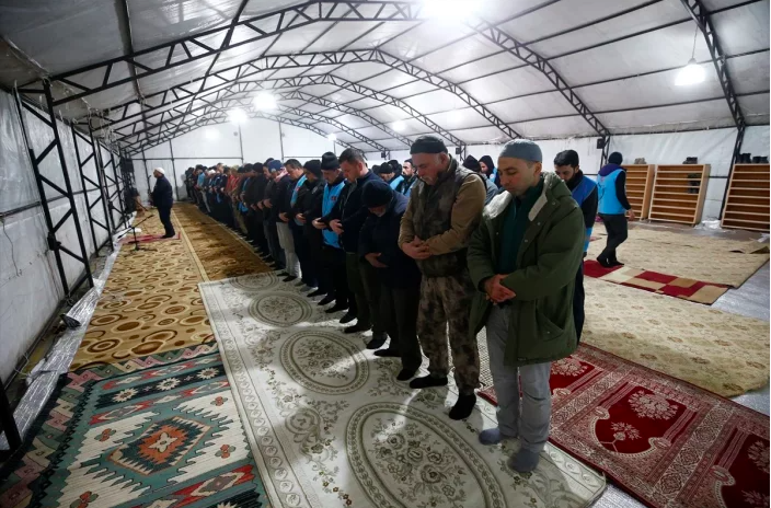 Afet bölgesinde Kandil Gecesi! 4