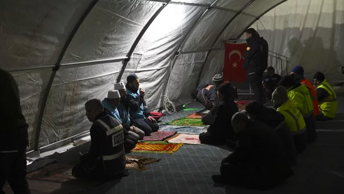 Afet bölgesinde Kandil Gecesi! 1
