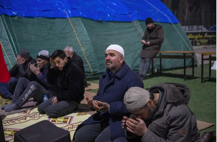 Afet bölgesinde Kandil Gecesi! 7
