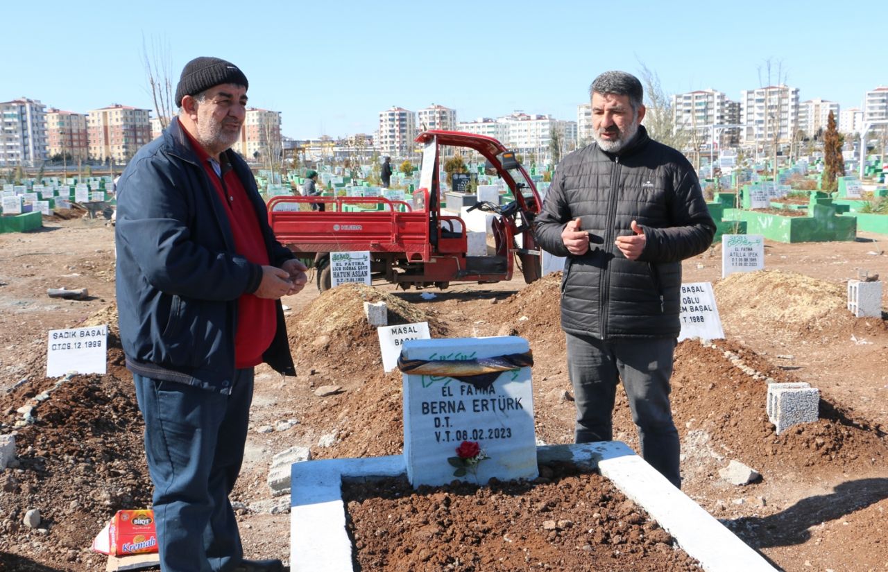 Yürek burkan manzara: Diyarbakır'da hatıralar mezarlıklara dizildi 5