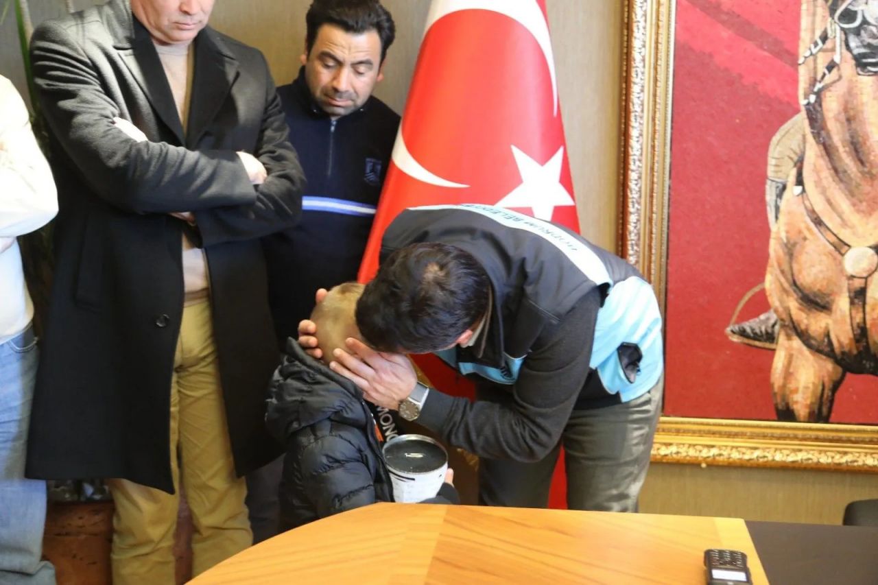 5 yaşındaki Mehmet Ege'den depremzedelere bağış! 1