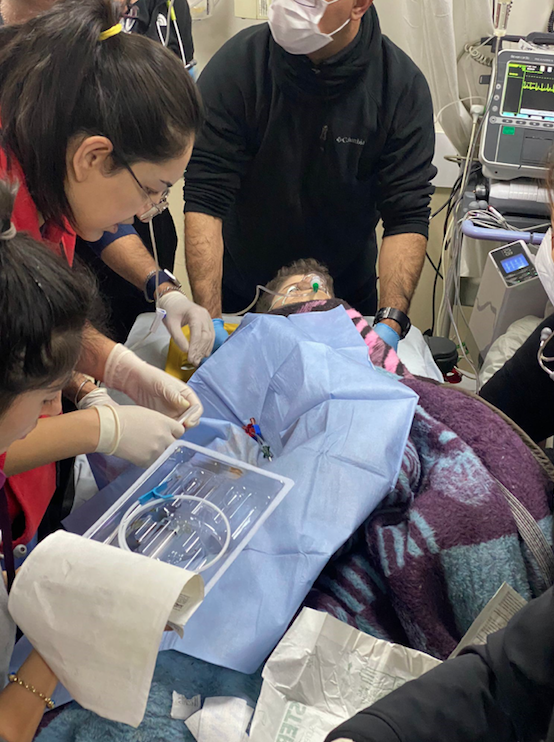 Demet Akalın, mucize çocuk Osman'ın eğitim masraflarını üstlendi 3