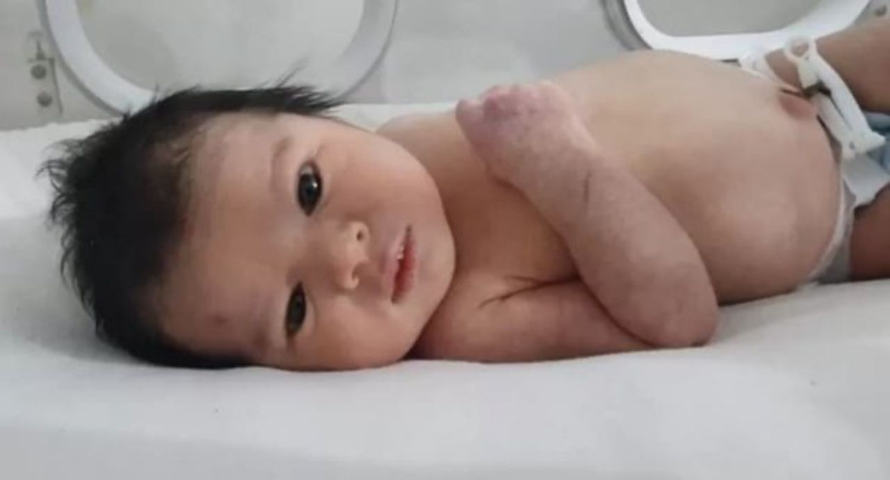 Ölen annesinin adı verildi! Suriye'de enkaz altında doğan Aya bebeğin yeni ailesi belli oldu 2