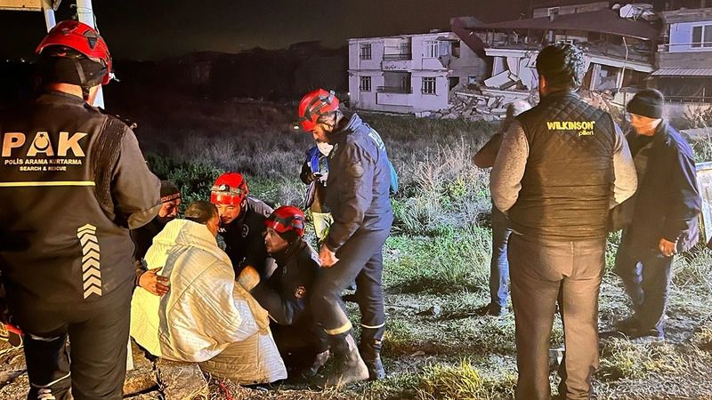 Hatay’daki depremin ardından bölgeden ilk kareler! 25