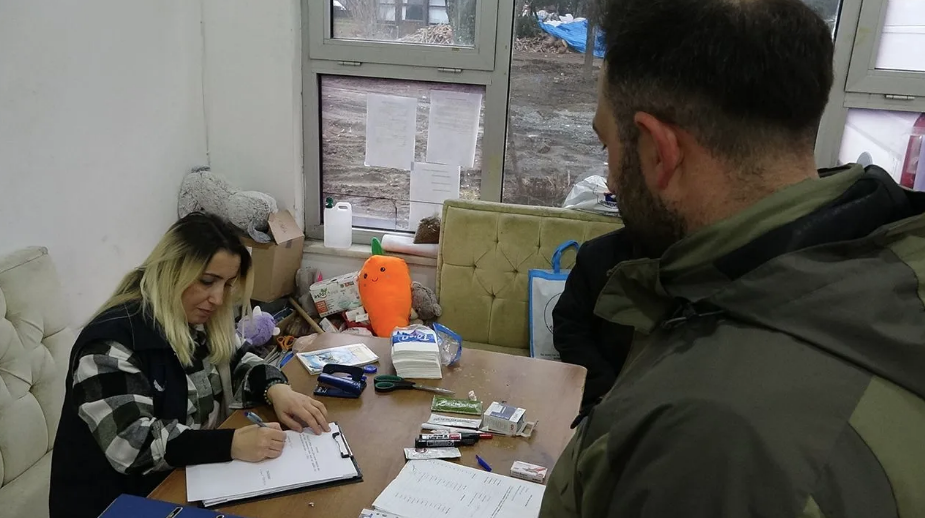 Yanlışlıkla deprem bölgesine gönderdiler: Bakın içinde ne vardı 6