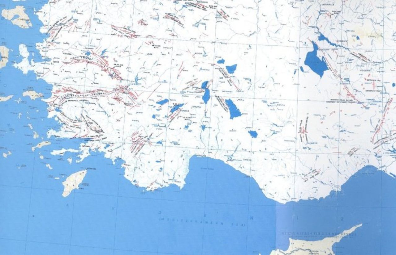 Türkiye'nin deprem haritası güncellendi! 6 bölgede diri faylar etkin 3