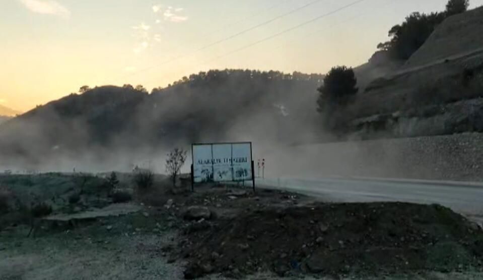Yollar, araziler ve dağlar da yerinden oynadı! 2