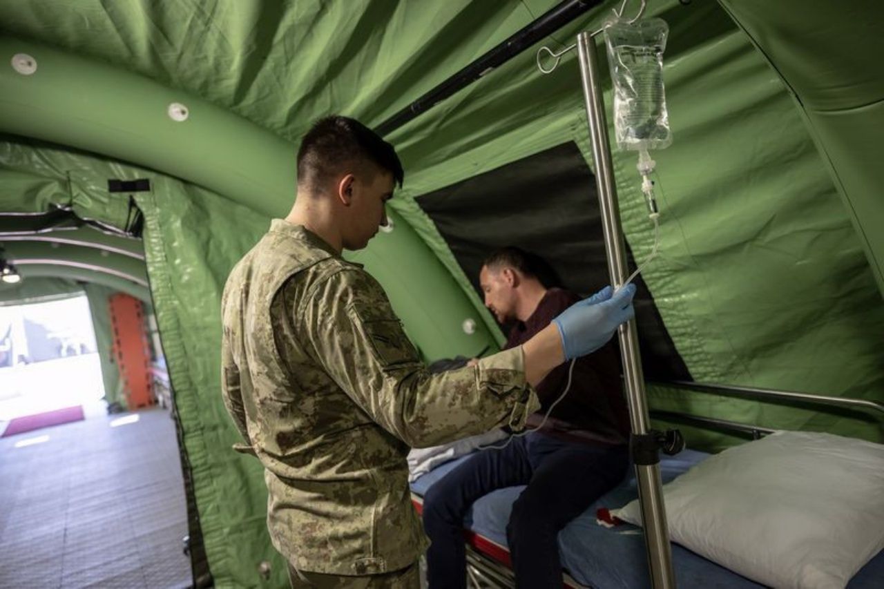 İki devlet, tek millet! Türkiye ve Azerbaycan orduları deprem yaralarını sarıyor 5