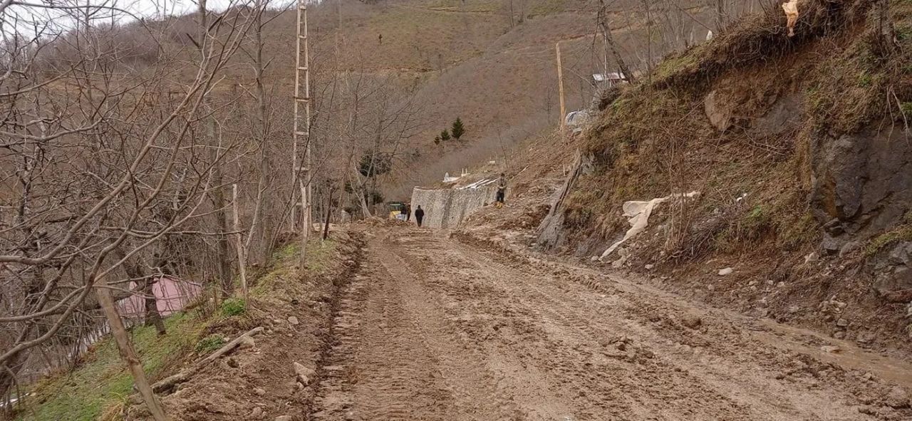 Ordu'da heyelan felaketi! 1,5 metrelik yarıklar oluştu, 3 ev hasar gördü 1