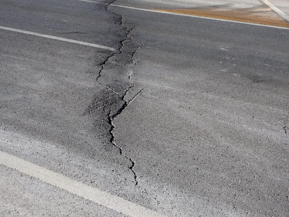 Deprem sonrası Aksaray’da yol ve araziler yarıldı! 8